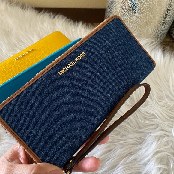 New Michael Kors jet set travel large continental wallet - Picture 10 of 16